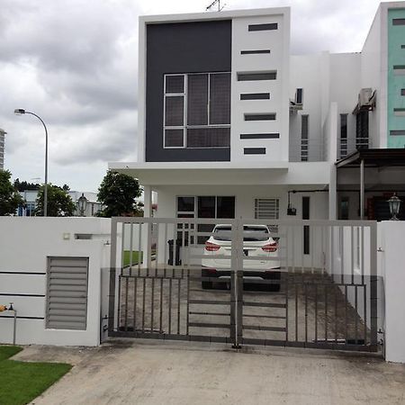 Comfort Holiday Home @ Bukit Indah Johor Bahru Exterior photo